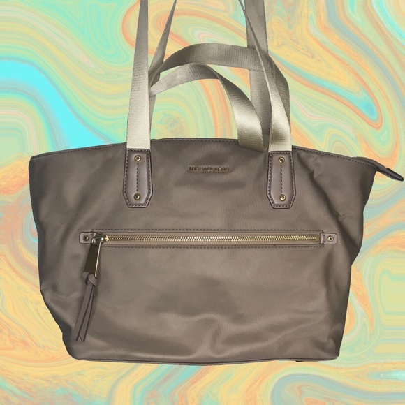 Michael Kors Handbags - 👜Michael Kors EUC Taupe Shoulder Bag👜